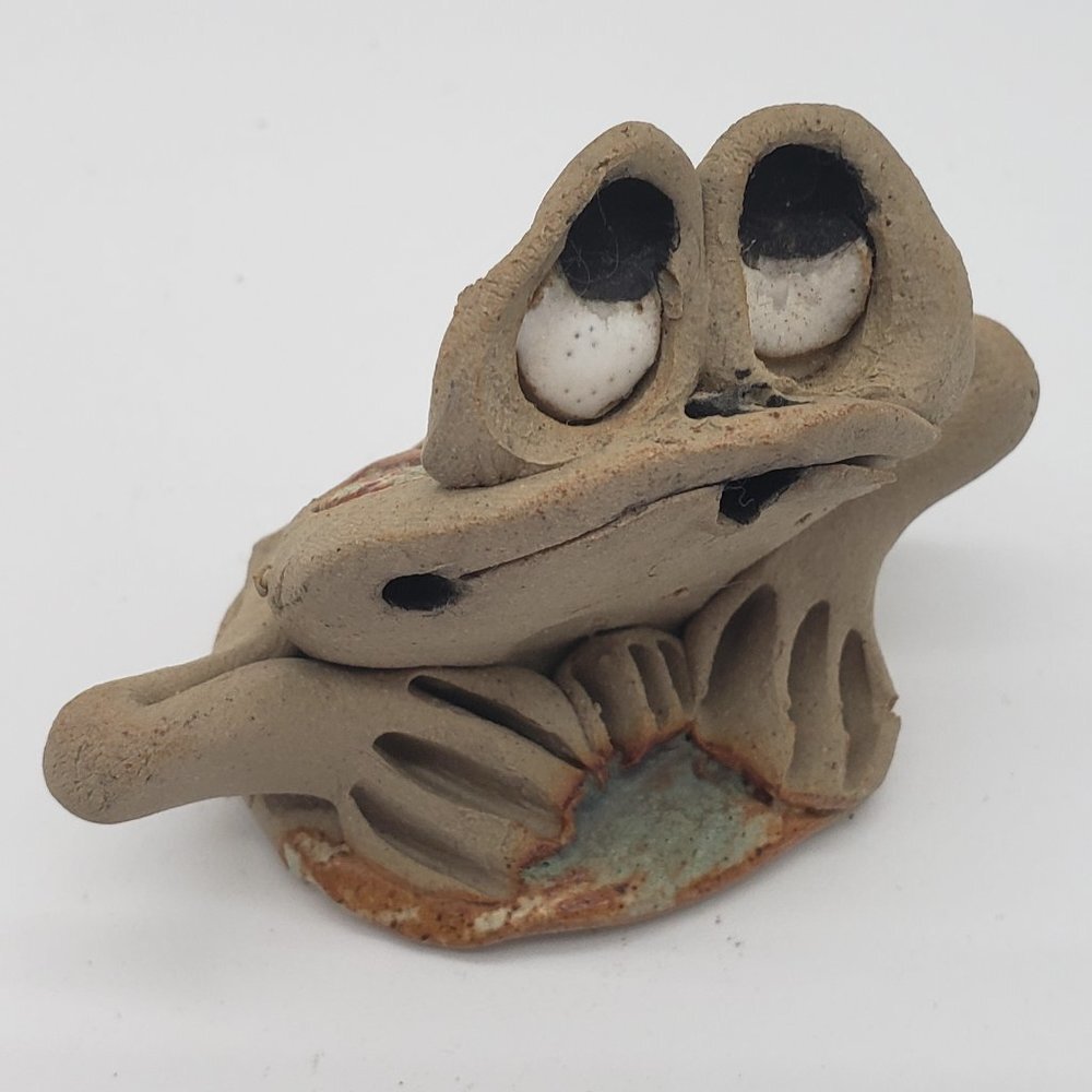 Scallywag England Clay Art Frog Figurine